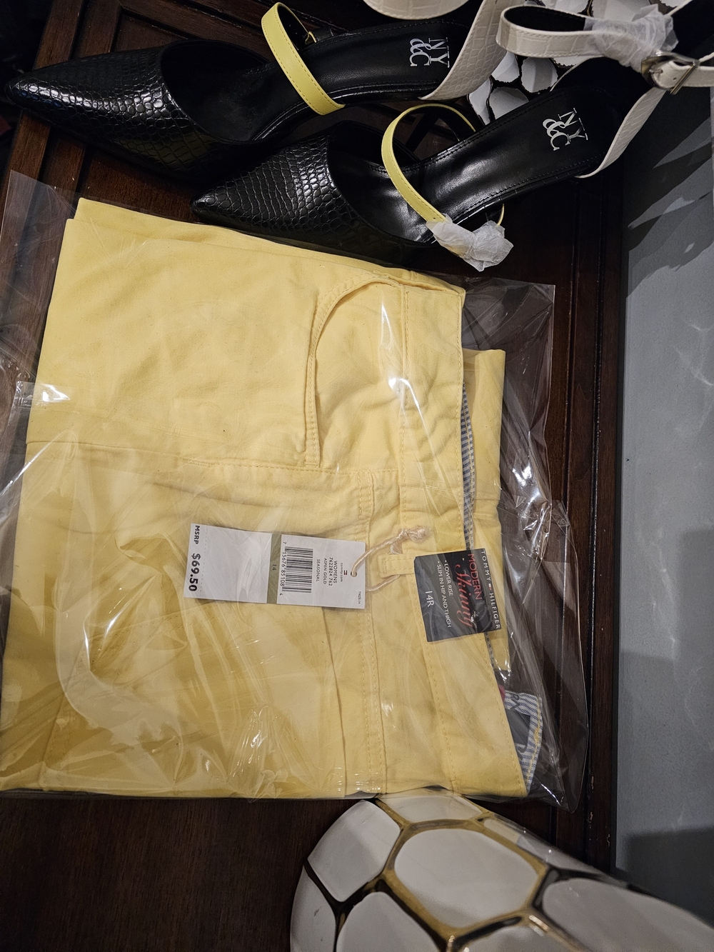 Tommy Hilfiger Women’s Bright Yellow Skinny-Leg Jeans - Picture 5 of 11